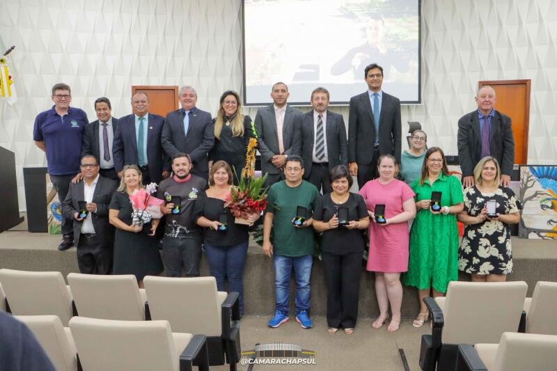 Professores ganham linda homenagem na Câmara de Chapadão do Sul